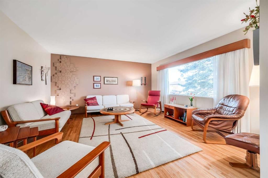 7431 5 Street SW, Calgary — photo 4 of 38