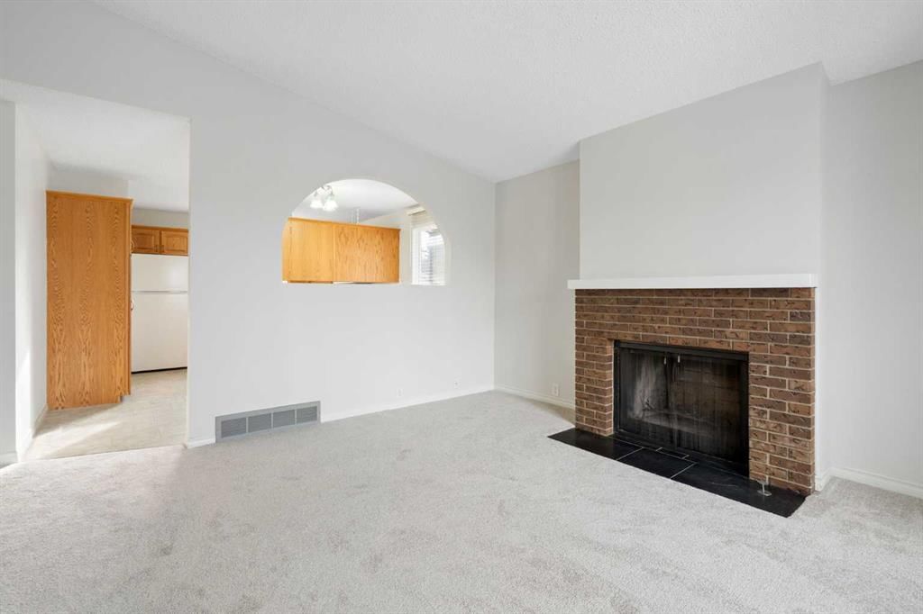 987 Berkley Drive NW, Calgary — photo 3 of 46