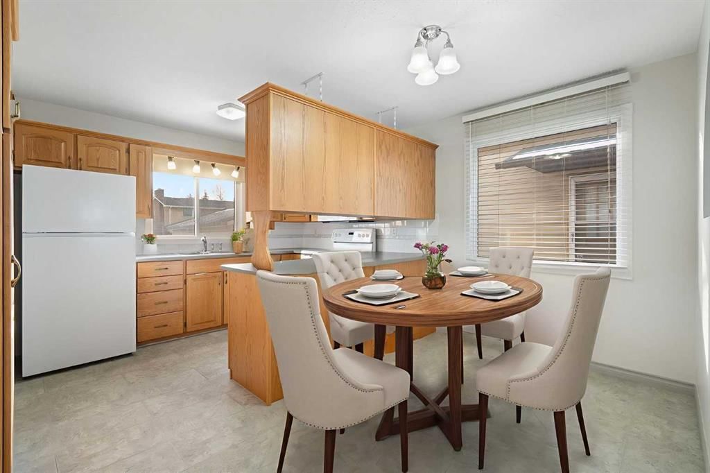 987 Berkley Drive NW, Calgary — photo 4 of 46