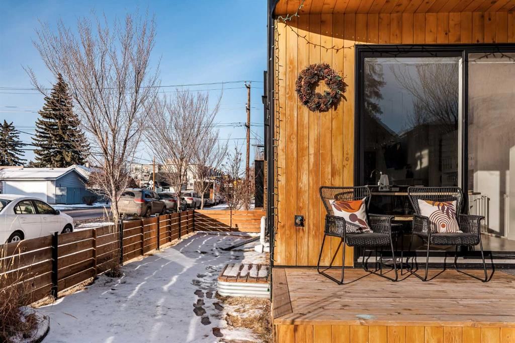 1940 Bowness Road NW, Calgary — photo 4 of 44