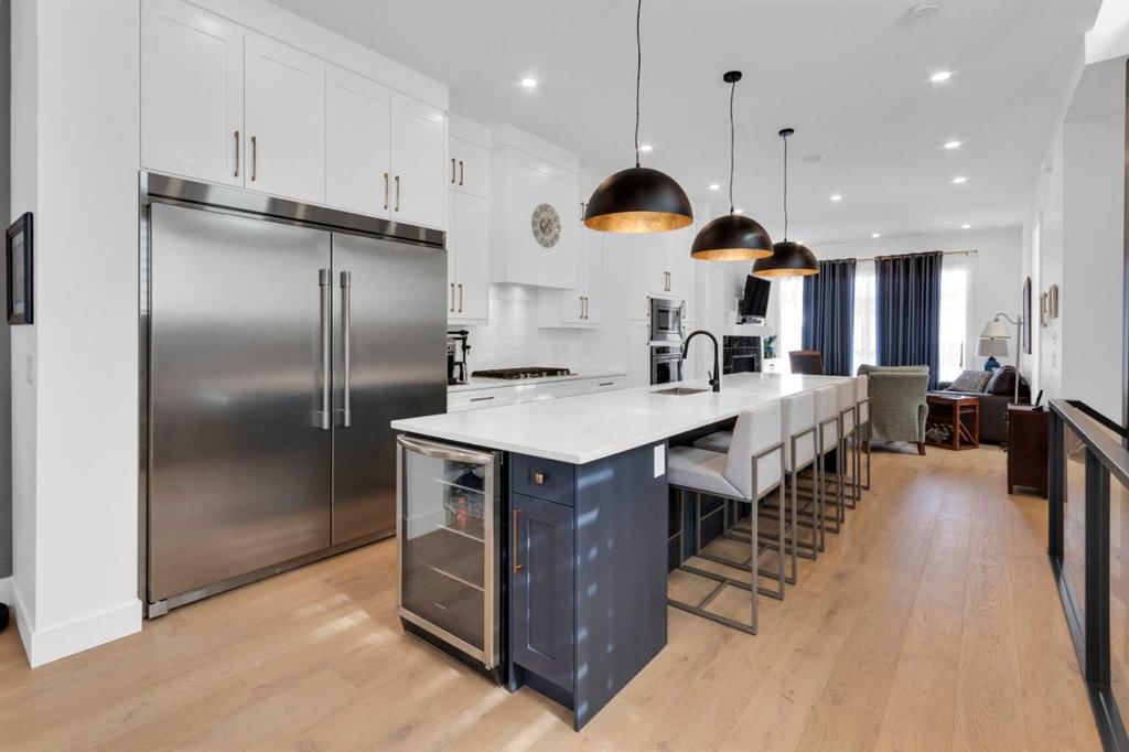 704 37 Street SW, Calgary — photo 5 of 43