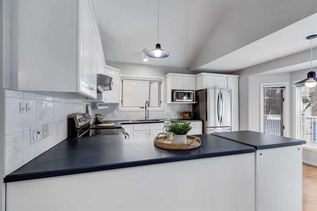 31 Scenic Hill Close NW, Calgary — photo 4 of 44