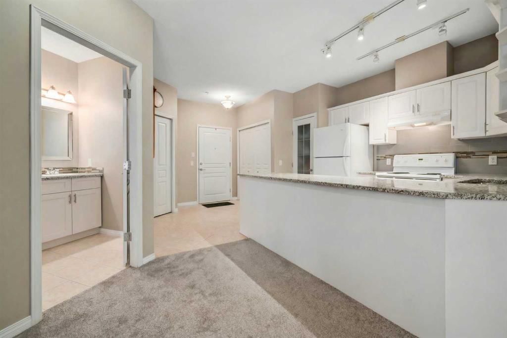 1113, Lake Fraser Green SE, Calgary — photo 5 of 24