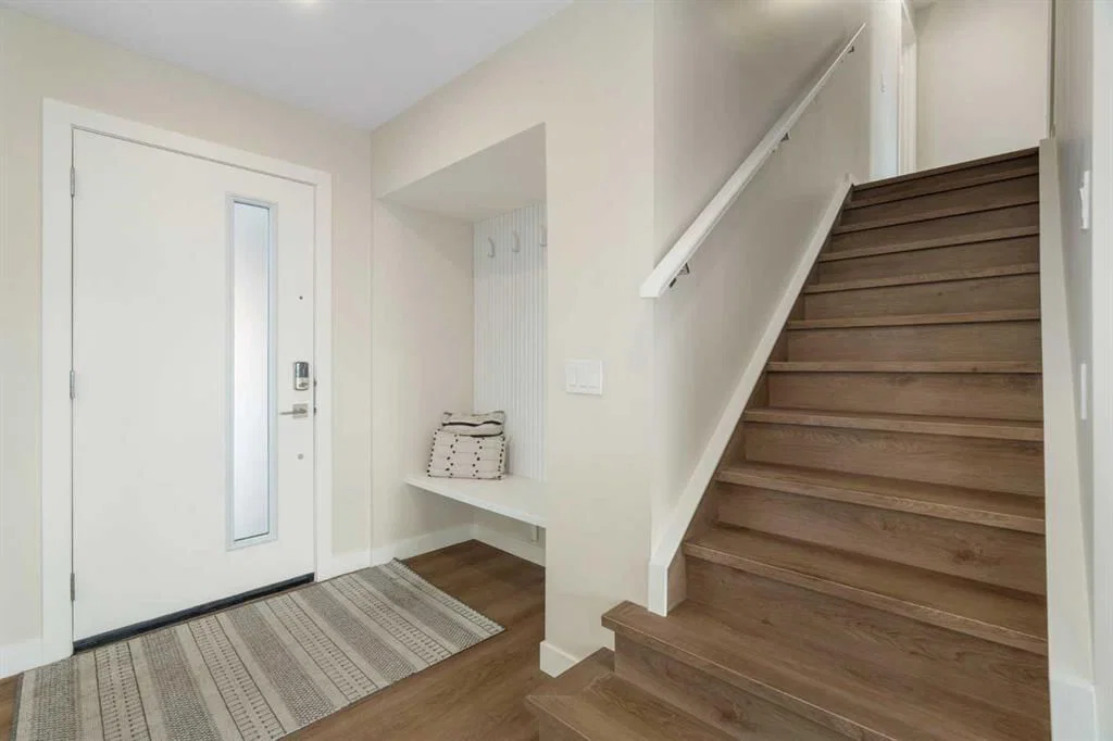 248 Madeira Place NE, Calgary — photo 3 of 24