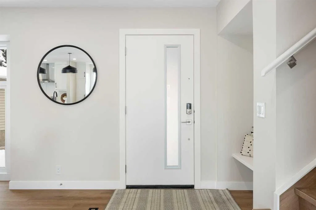 248 Madeira Place NE, Calgary — photo 4 of 24
