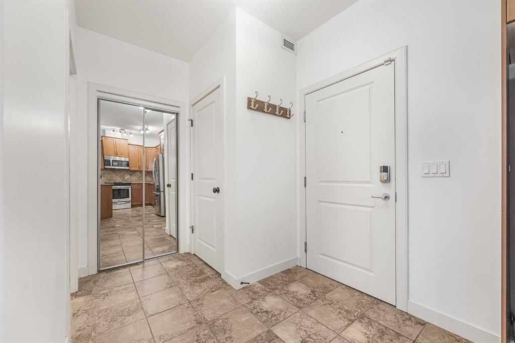 223, 35 Aspenmont Heights SW, Calgary — photo 2 of 43