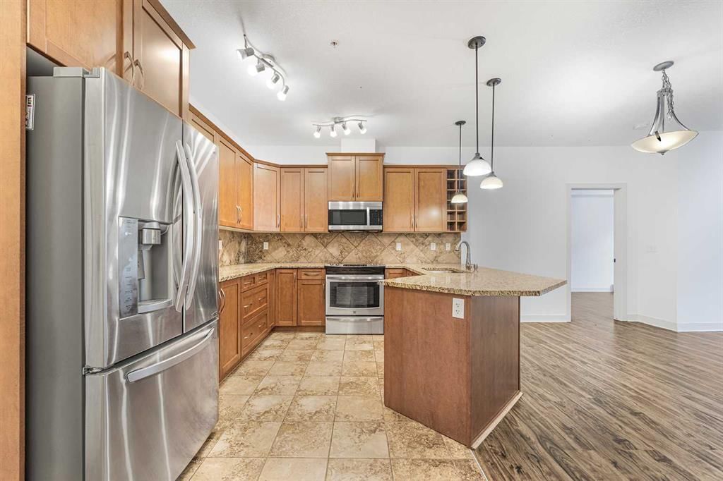 223, 35 Aspenmont Heights SW, Calgary — photo 3 of 43