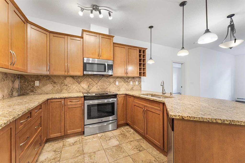 223, 35 Aspenmont Heights SW, Calgary — photo 4 of 43