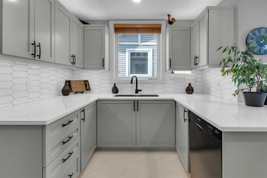 902, 8000 Wentworth Drive SW, Calgary — photo 2 of 30