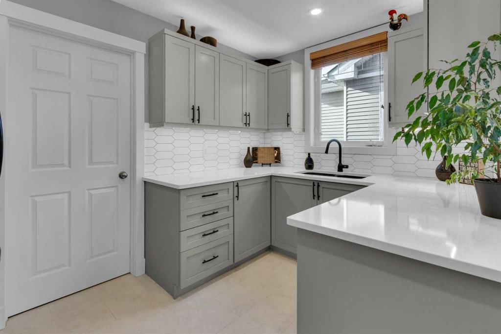902, 8000 Wentworth Drive SW, Calgary — photo 3 of 30