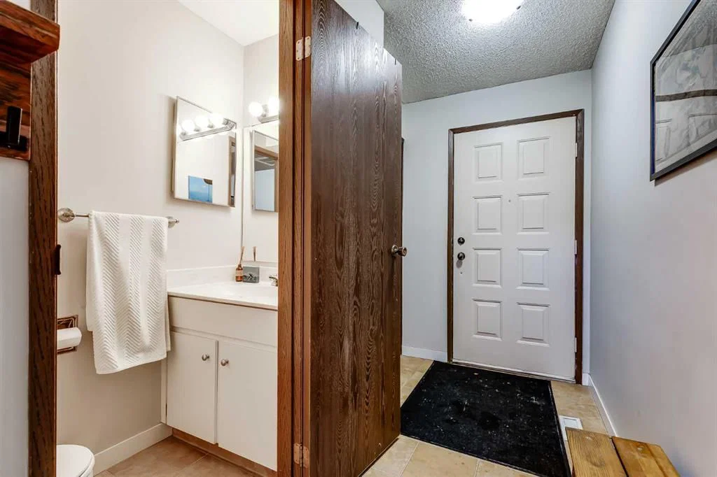 45, 23 Glamis Drive SW, Calgary — photo 4 of 32
