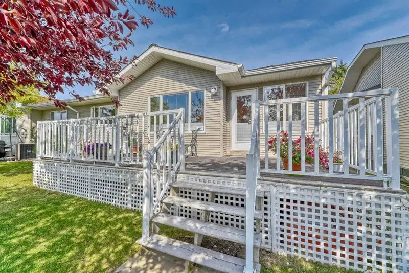 7 Scotia Landing NW, Calgary — photo 2 of 19