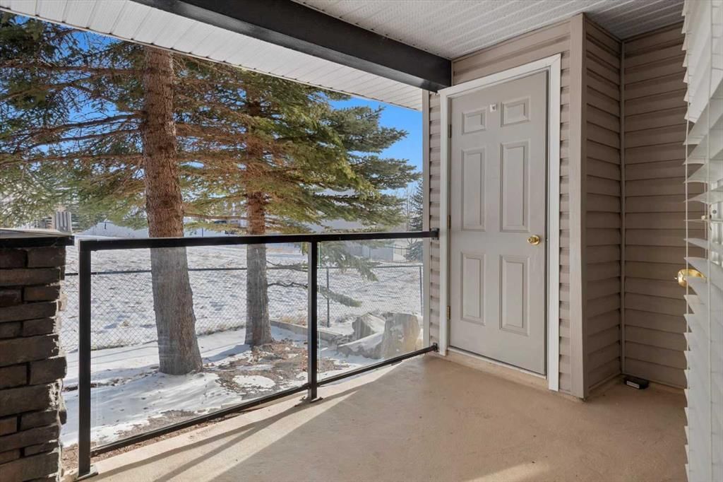 109, 345 Rocky Vista Park NW, Calgary — photo 4 of 24