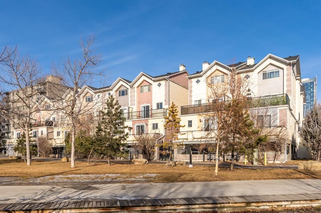 1533 11 Street SW, Calgary — main listing photo