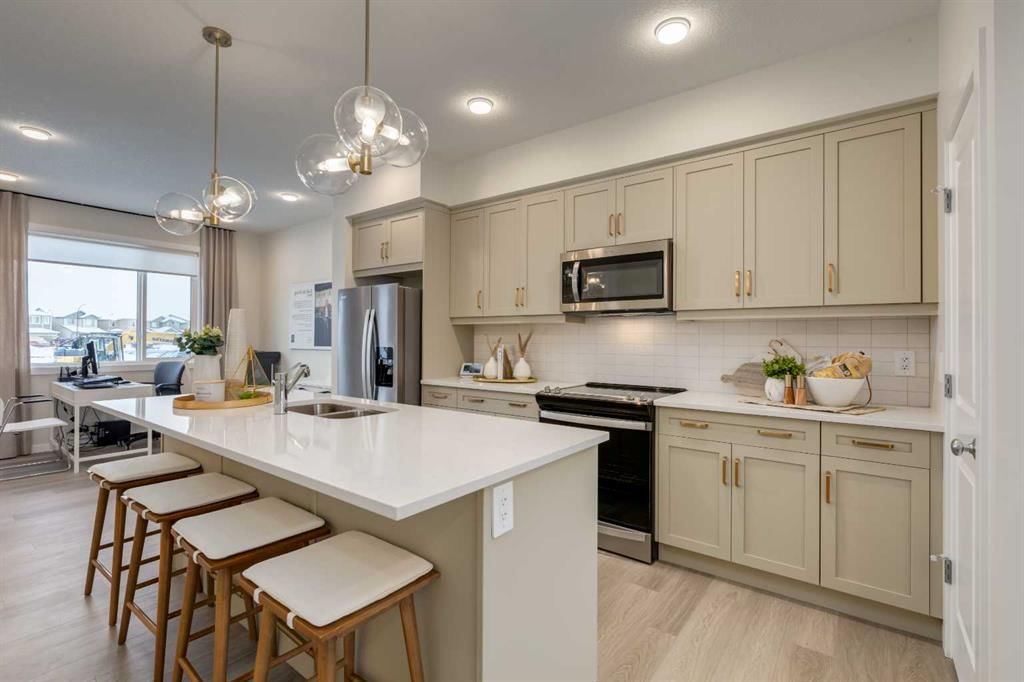 585 Savanna Drive NE, Calgary — photo 4 of 20