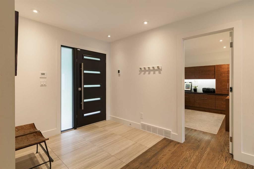 236 38 Avenue SW, Calgary — photo 5 of 48