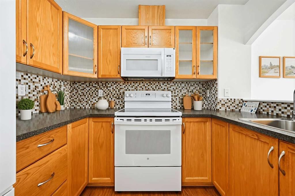 132 Royal Birch Mount NW, Calgary — photo 3 of 48