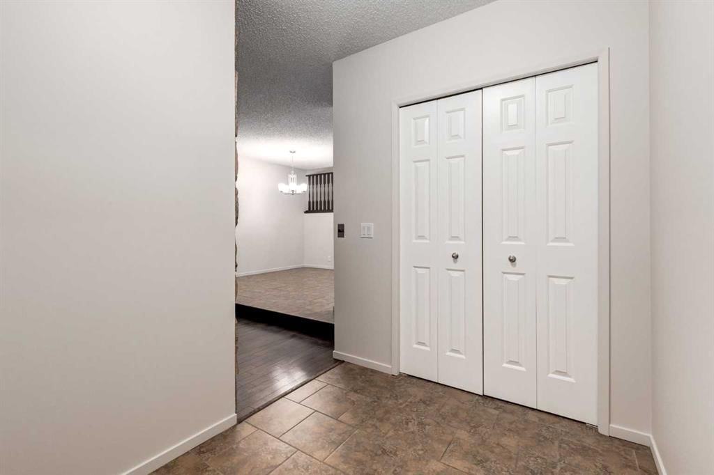 22, 12625 24 Street SW, Calgary — photo 5 of 37