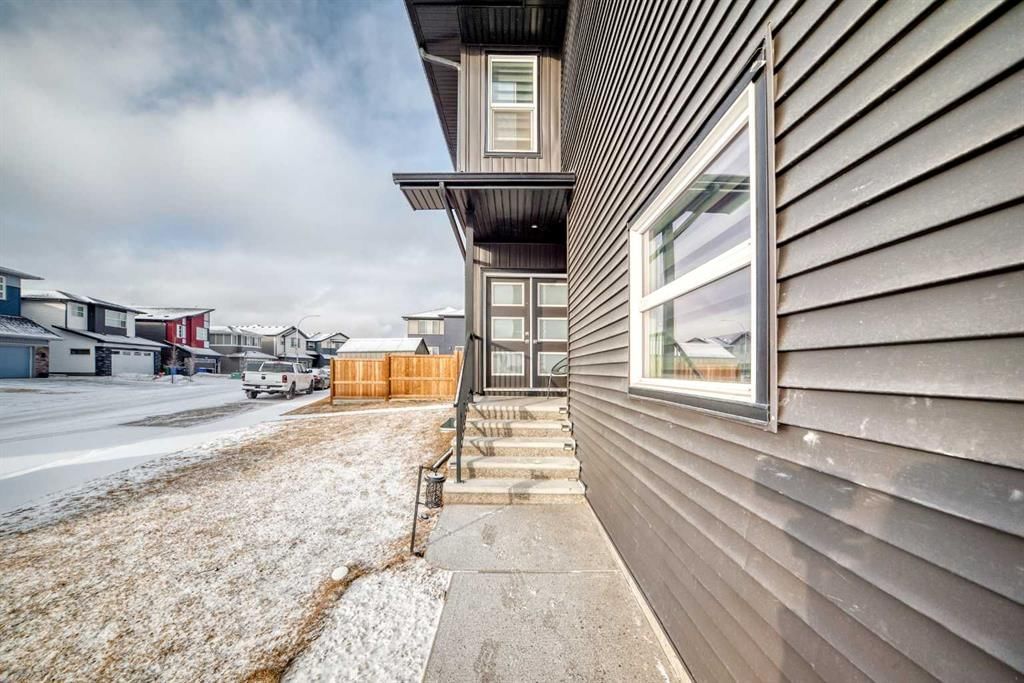 6 Corner Meadows Grove NE, Calgary — photo 3 of 42