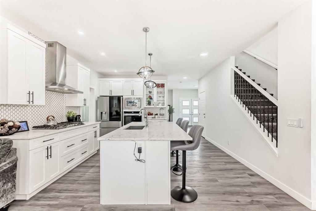 6 Corner Meadows Grove NE, Calgary — photo 5 of 42