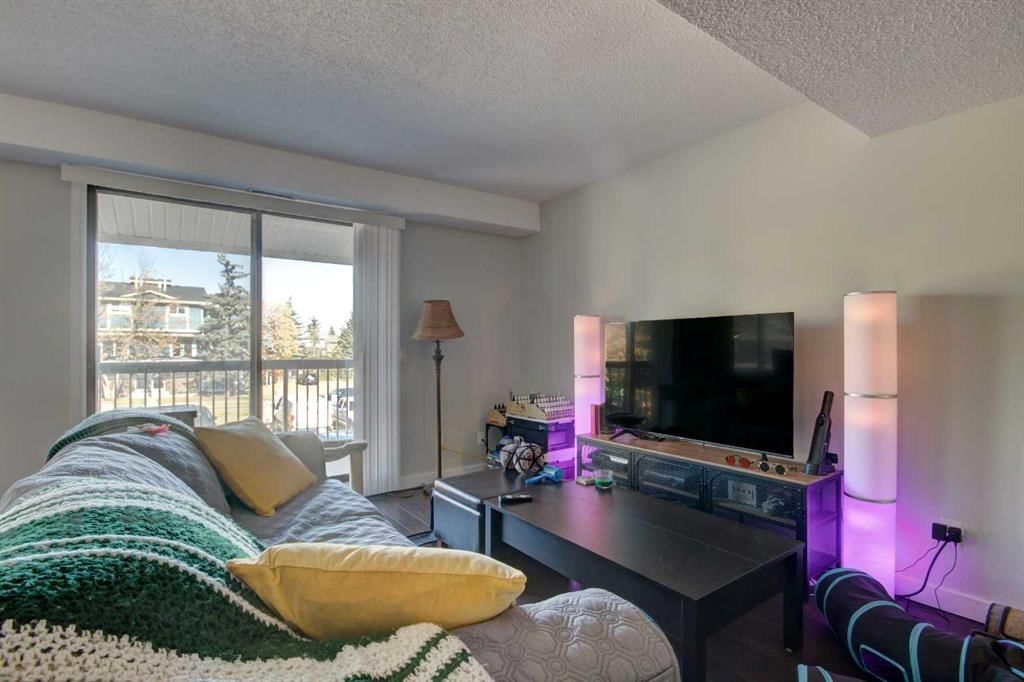 602, 2200 Woodview Drive SW, Calgary — photo 5 of 36