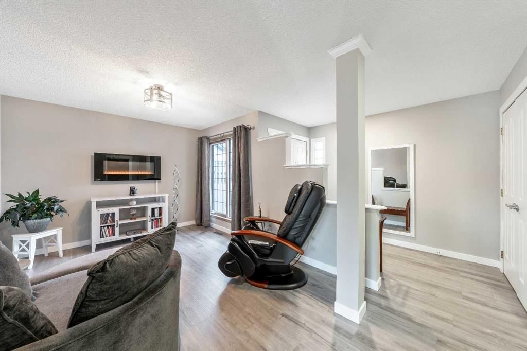 9 Hidden Valley Crescent NW, Calgary — photo 5 of 50
