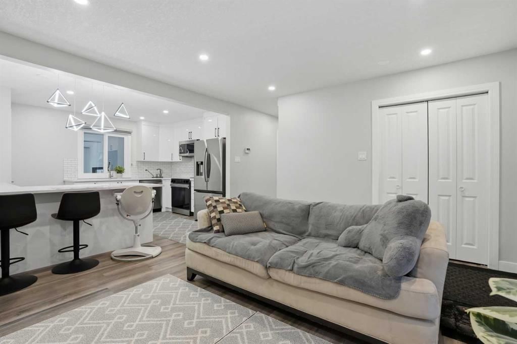 236 Fairview Drive SE, Calgary — photo 5 of 50