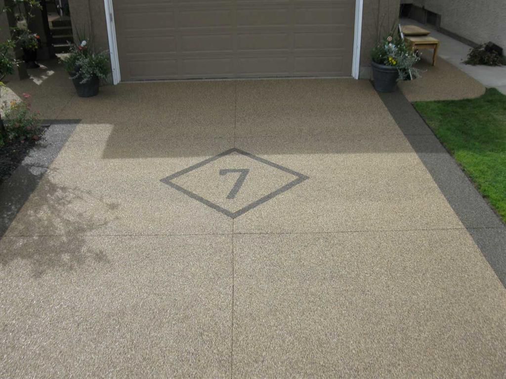 7 Mountain Park Circle SE, Calgary — photo 4 of 50