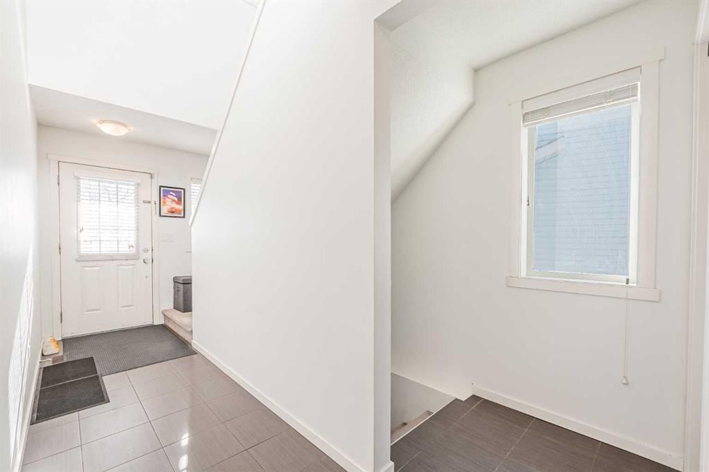 180 Panatella Way NW, Calgary — photo 5 of 39