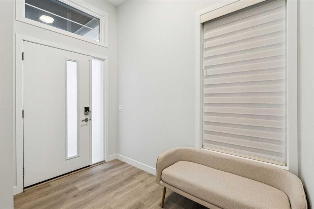 153 Edith Villas NW, Calgary — photo 4 of 42