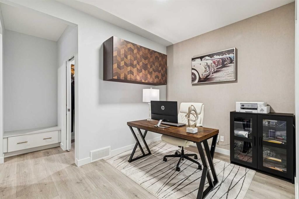 153 Edith Villas NW, Calgary — photo 5 of 42