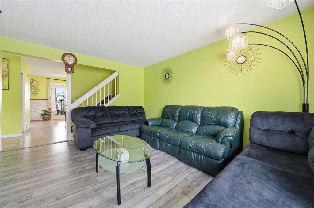 6411 26 Avenue NE, Calgary — photo 3 of 21