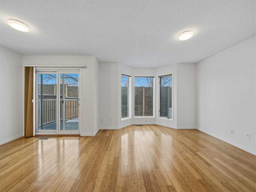626 Hawkstone Manor NW, Calgary — photo 5 of 46