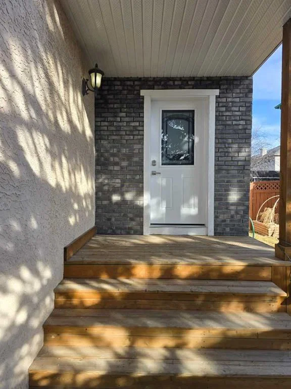 10832 Valley Springs Road NW, Calgary — photo 3 of 28