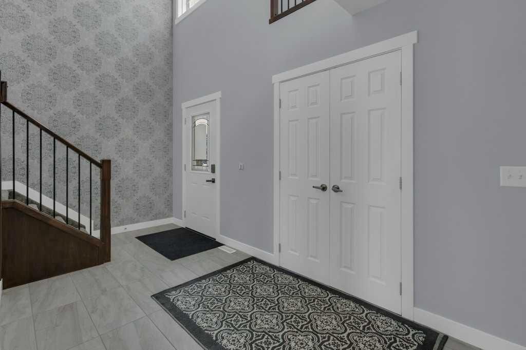 10832 Valley Springs Road NW, Calgary — photo 4 of 28