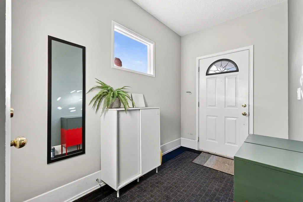 1004 20 Avenue SE, Calgary — photo 3 of 45
