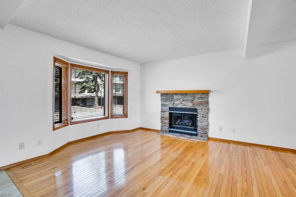 209 Patina Park SW, Calgary — photo 3 of 33