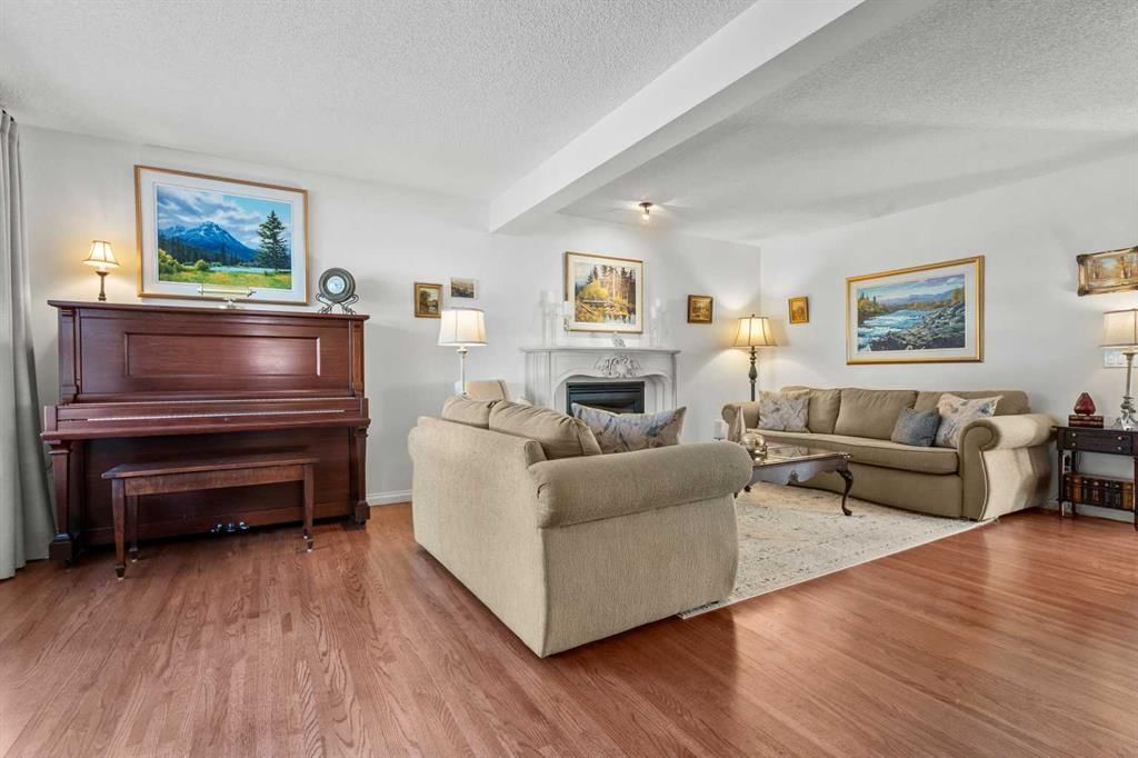 63 Springbank Crescent SW, Calgary — photo 2 of 50