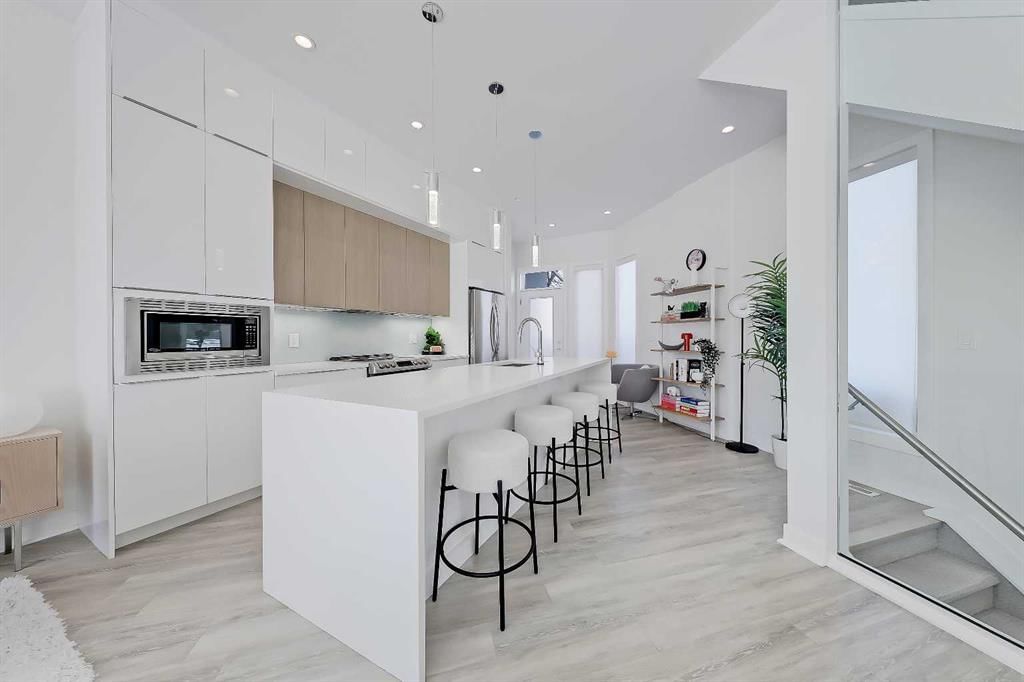454 15 Avenue NE, Calgary — photo 4 of 41