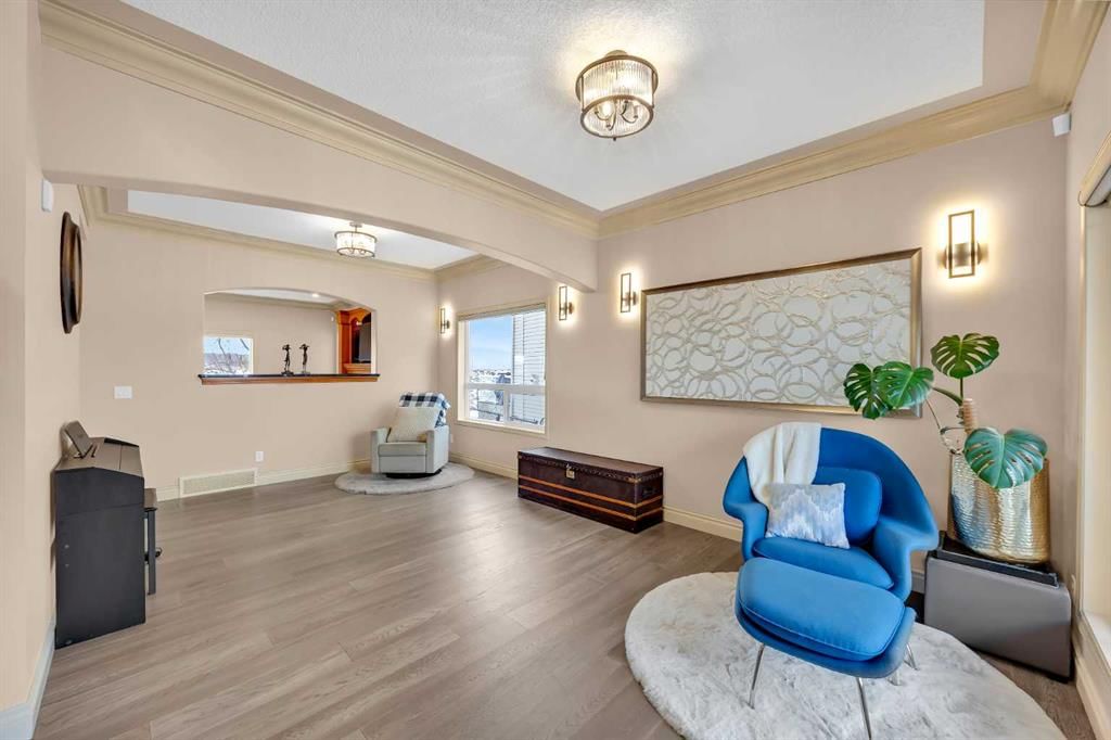 100 Cougarstone Manor SW, Calgary — photo 4 of 50