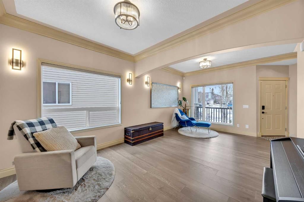 100 Cougarstone Manor SW, Calgary — photo 5 of 50