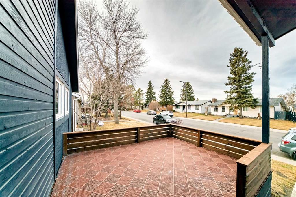 1242 Mardale Drive NE, Calgary — photo 3 of 35