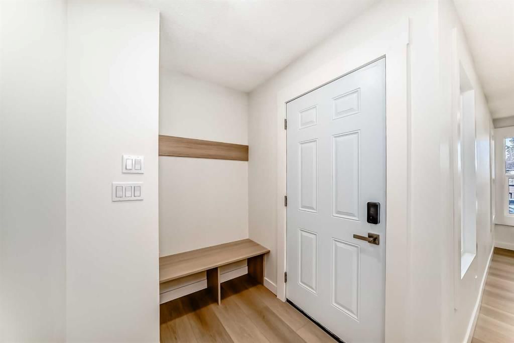 1242 Mardale Drive NE, Calgary — photo 4 of 35