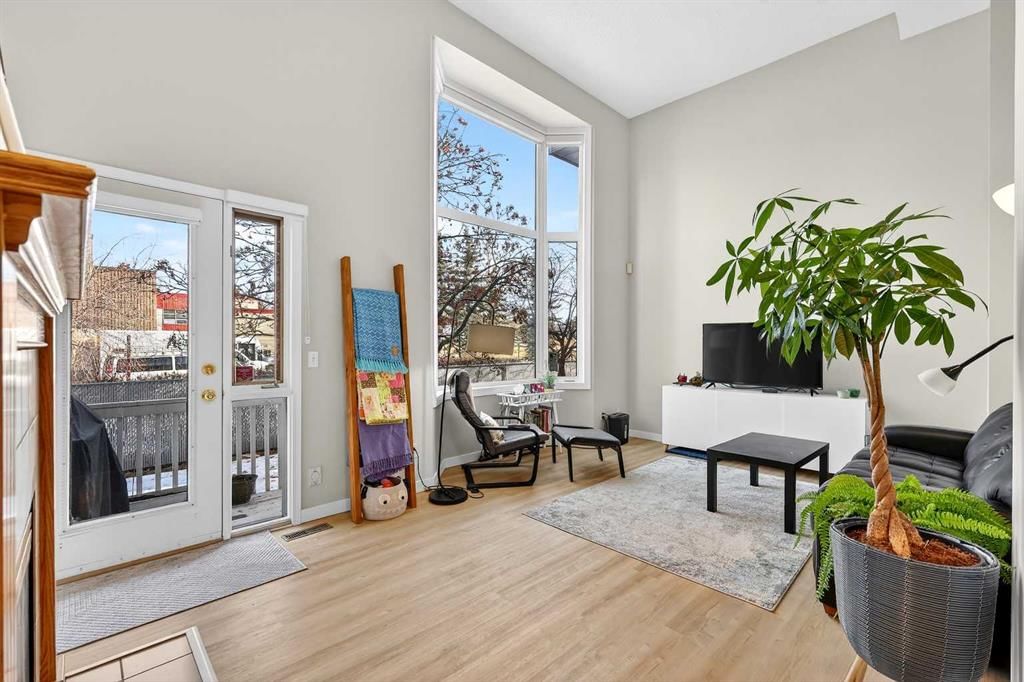 72 Glenbrook Villas SW, Calgary — photo 4 of 40