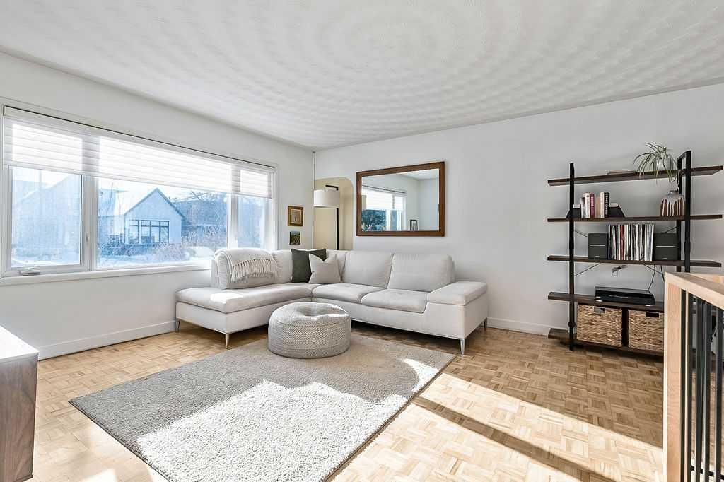 2036 51 Avenue SW, Calgary — photo 4 of 40