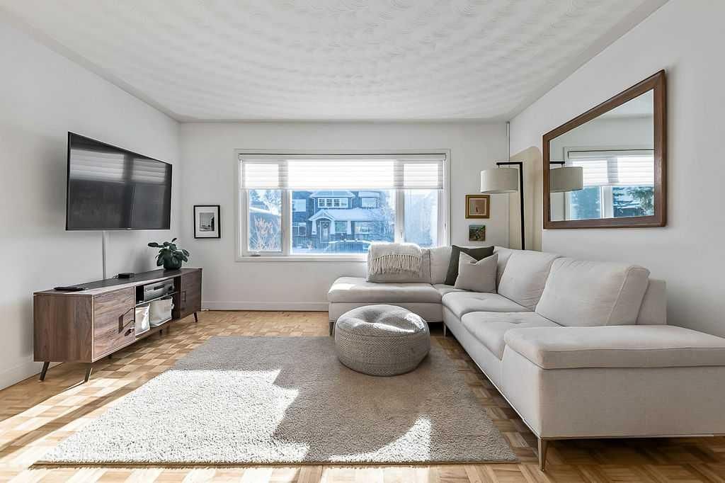 2036 51 Avenue SW, Calgary — photo 5 of 40
