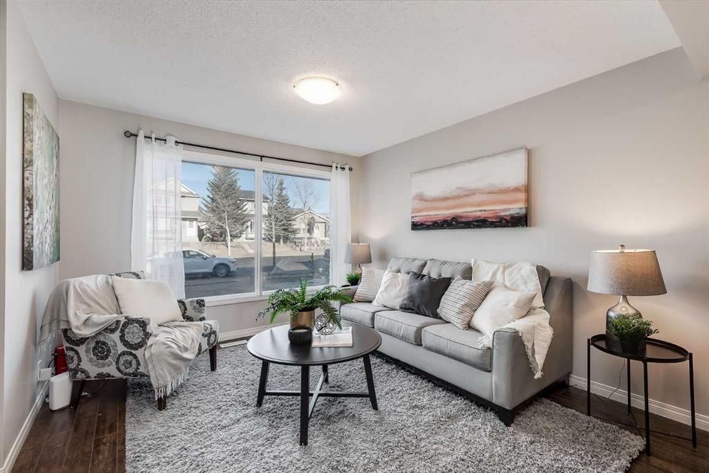 292 Falton Drive NE, Calgary — photo 3 of 34