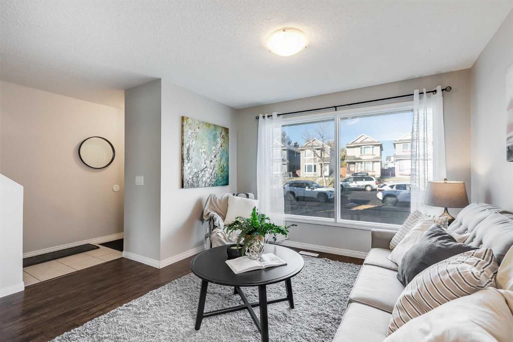 292 Falton Drive NE, Calgary — photo 4 of 34