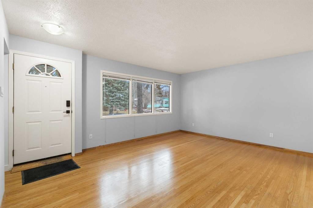 459 Astoria Crescent SE, Calgary — photo 3 of 29