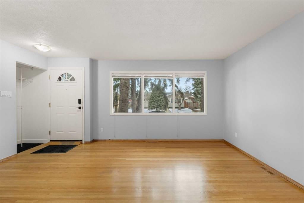 459 Astoria Crescent SE, Calgary — photo 4 of 29
